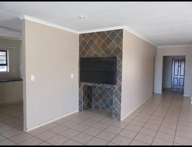 4 BEDROOM HOUSE FOR SALE IN COUNTRY CLUB